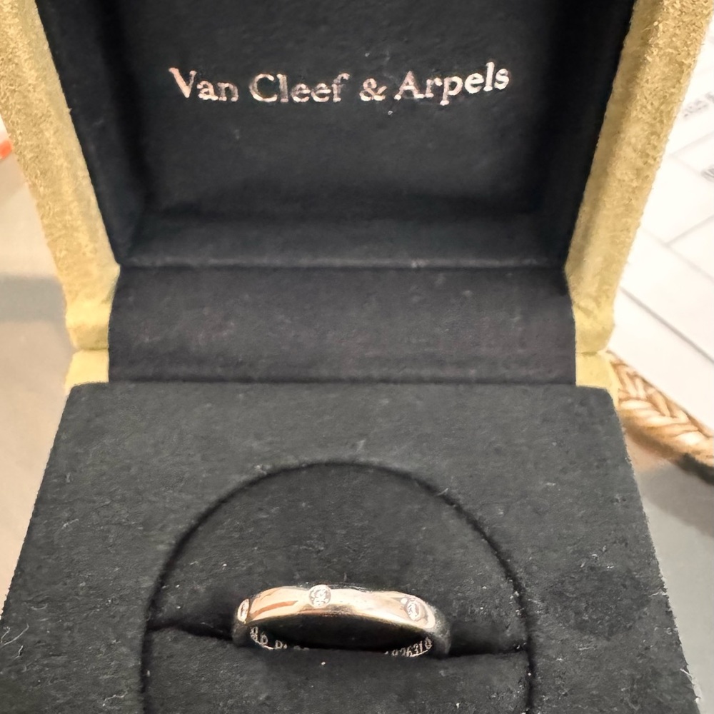 Van Cleef & Arpels Tendrement Etoiles Wedding Band Ring Platinum 3 Diamonds - 49